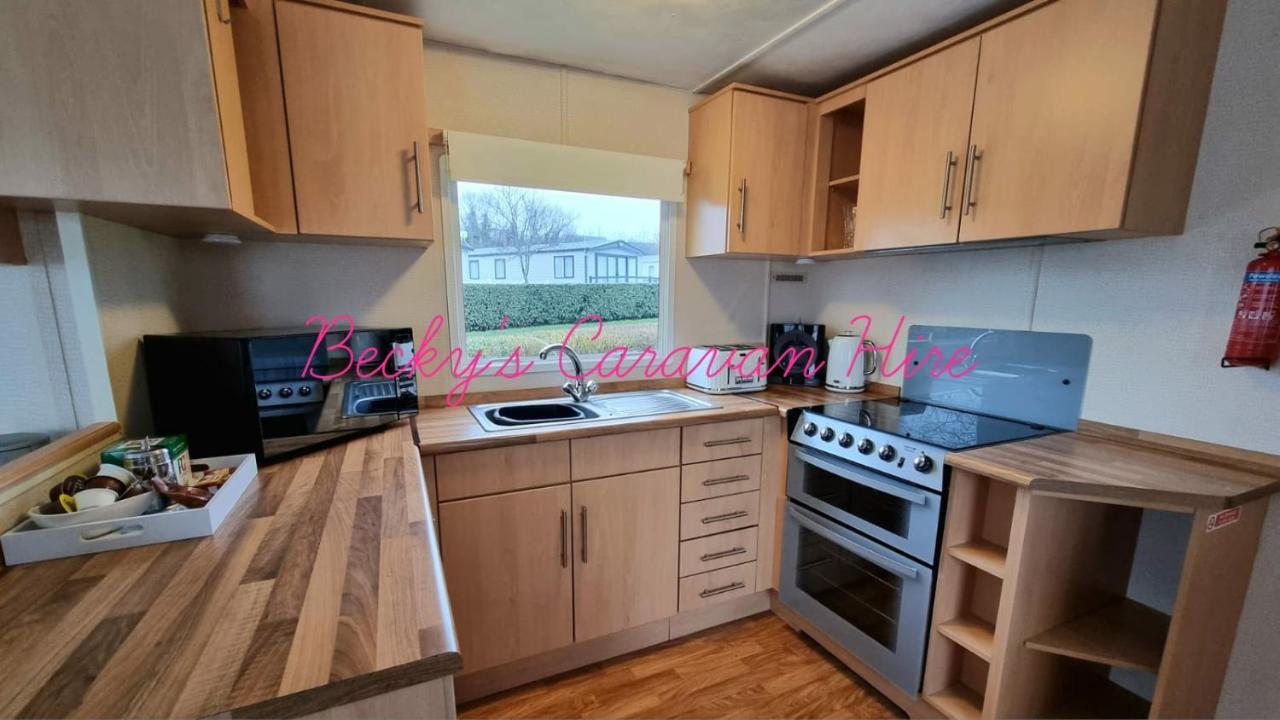 Becky'S Caravan At Marton Mere Blackpool Exterior photo